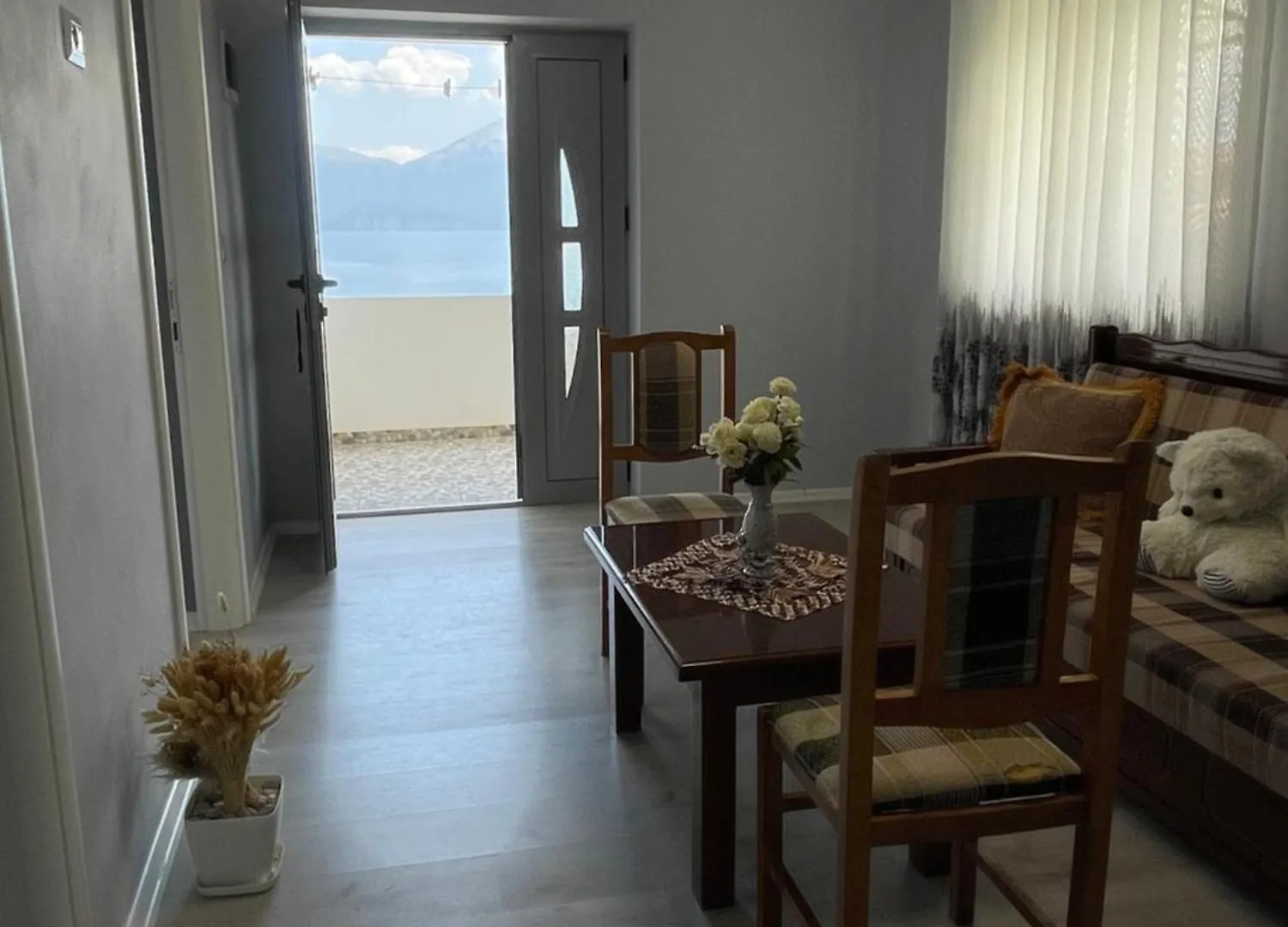 فندق مبيت وإفطار Memlishte Villa Vista Lago ألبانيا