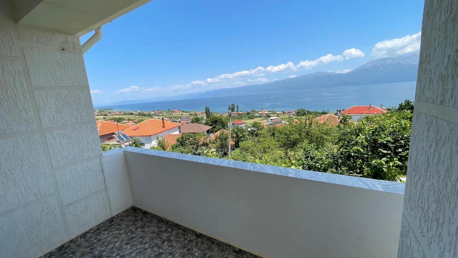 فندق مبيت وإفطار Memlishte Villa Vista Lago ألبانيا