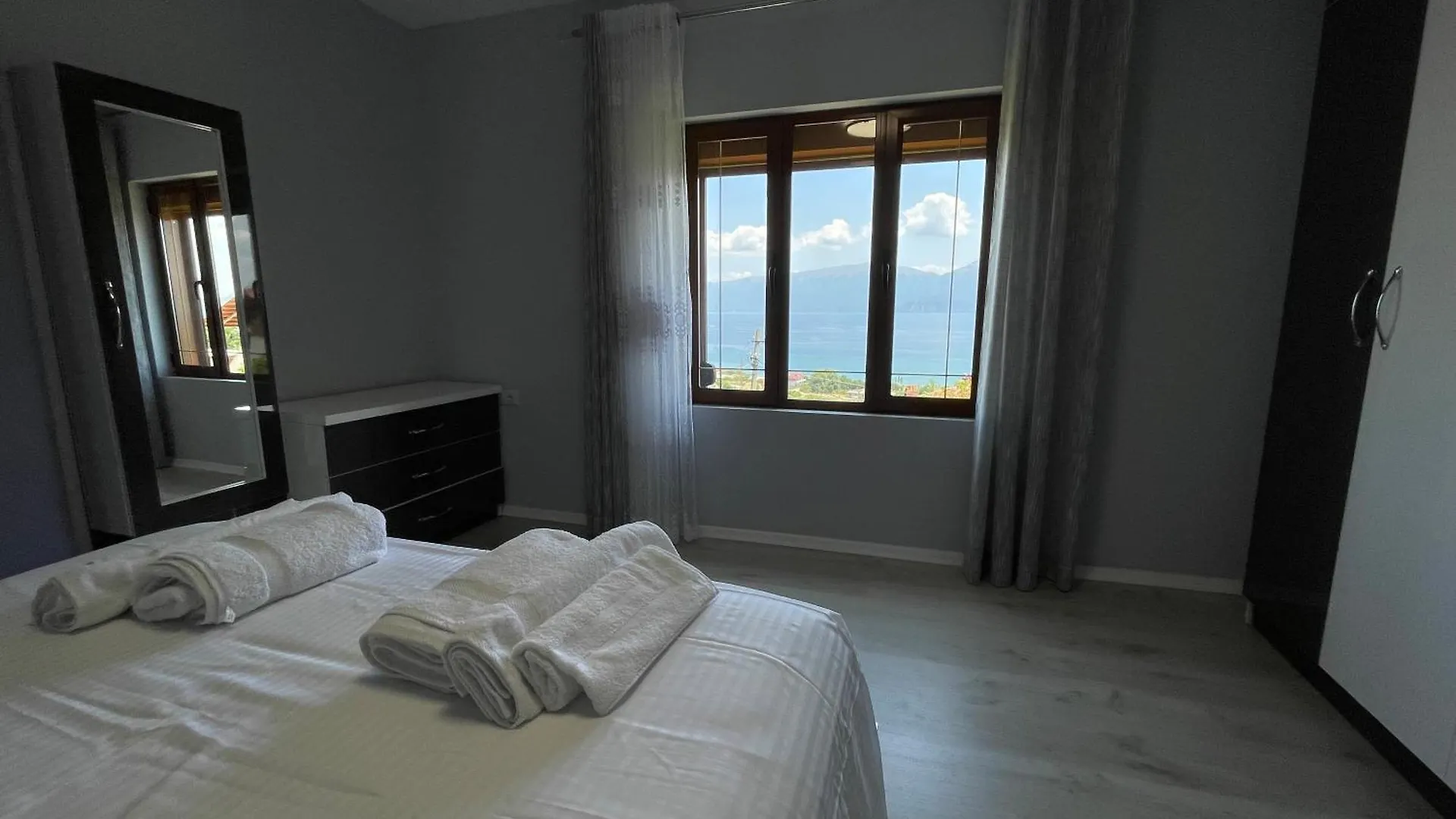 Memlishte Villa Vista Lago فندق مبيت وإفطار